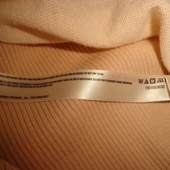 NWOT fp movement Boxy Cropped Top XS Raglan Long Sleeves Geo Design Natural Mult - Picture 12 of 13